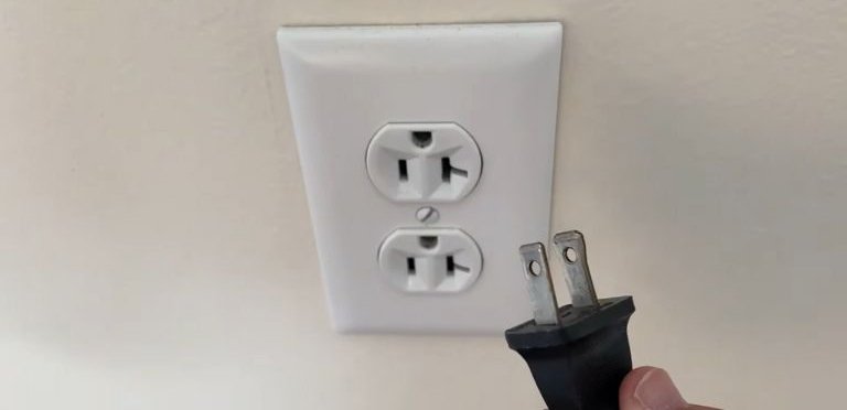 Disconnect TV from the Power Outlet Disconnect TV from the Power Outlet